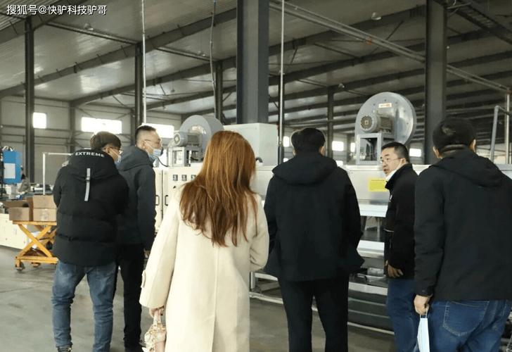 沈阳明和技术副总)胡景城的带领下,服务商代表们有序参观了沈阳工厂